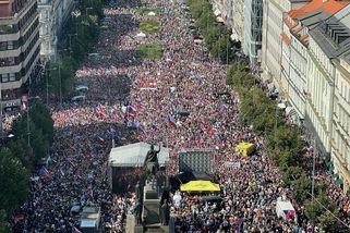 „První den našeho vítězství.“ Desetitisíce lidí žádaly demisi vlády - Seznam Zprávy