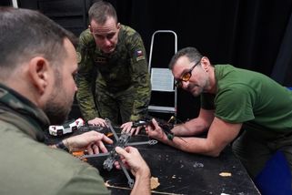 securitymagazin.cz/defence/drony-nemesis-specialni-sily-ruzicka-cecensko-1404073125.html