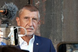 Babiš se rozhodl připravovat stoupence, že se na něj může zase něco objevit. Nebezpečí prý číhá v zahraničí - Novinky