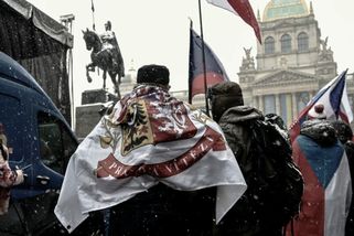 Většina Čechů zůstává na straně Západu, tvrdí průz...