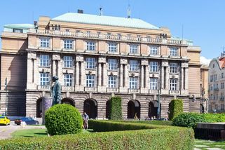 Komentář: Akademici mají směšné platy. Protože se posmíváme tomu, co dělají - Seznam Zprávy