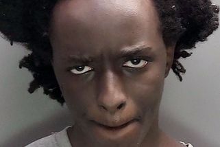 Věděli, že je nebezpečný, ale nic neudělali. Bratr vraha tří dívek ze Southportu vypovídal u soudu - Novinky