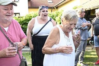 Královna mejdanu Jaroslava Obermaierová kombinovala pivo a vodku ve 35 stupních