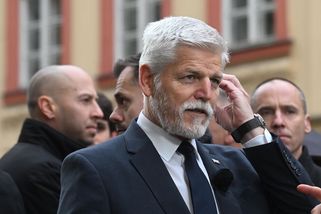 Křik to nevyřeší, reagoval prezident Pavel na odpůrce na Národní třídě - Novinky