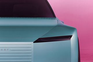 Auto jako z jiného světa. Kontroverzní Jaguar Type 00 poprvé vyrazil do ulic - Novinky