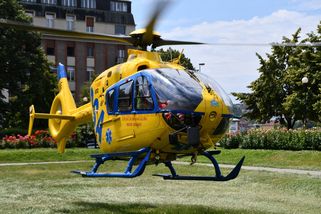 Tři zranění po vzbuchu v pardubické Synthesii. Zasahovaly dva vrtulníky