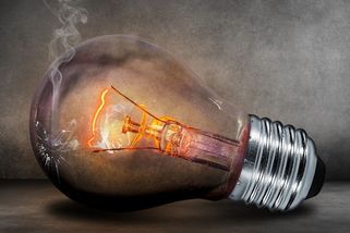 Zrada jménem „kazítko“: Jak kartel výrobců žárovek nastartoval éru podvádění spotřebitelů - Médium.cz