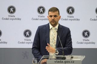 Hladík: Rozpočet může na vládu přinést pouze ministr financí