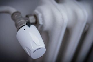 V obýváku 18 stupňů, na chodbě 15. Jak by se mohlo topit v zimě? - Novinky