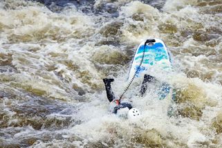 Souložil v letadle, peprné video umístil na sítě. Žijeme v bláznivém světě, hájí se