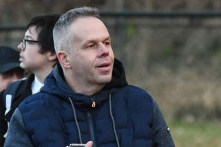 Kameraman spojený se Stačilo! střílel na ulici. Magor, kam na ně komouši chodí? nechápe Zdechovský