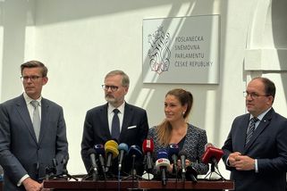 Decroix: Bitcoinové aféře je konec. „Zoufalost,“ zaznělo ve Sněmovně