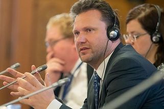 Radek Vondráček poučil prezidenta, že u nás není p...