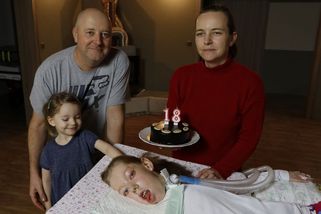 Měla se dožít nejvýše dvou let. Rodina svou péčí Sáře přidala osmnáct let života - Novinky