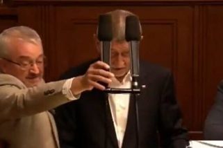 Pekarová Adamová seřvala Babiše, který se přetahoval o mikrofon s Okamurou a Bendou