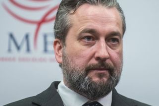 Zrušte fašistický zákon, žádá slovenský poslanec Babiše. Brání komunisty