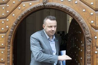 Jasné porušení zákona, řekl Rajchl k Oganesjanovi. Pravost intimních nahrávek odmítl potvrdit