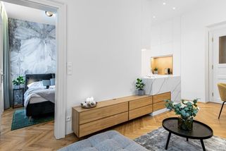 Rekonstrukce činžáku na Vinohradech. Původní prvky se tu krásně mísí s moderním stylem - Proženy.cz