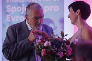 Naučil jsi mě, že pokora a slušnost nejsou slabost, vzkázala Pekarová Adamová Schwarzenbergovi. Od lidí to schytala! - Super.cz