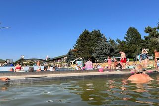 Jsem v důchodu a mám se dobře. Jezdím 5× do roka na dovolenou, nevím proč si každý stěžuje - Médium.cz