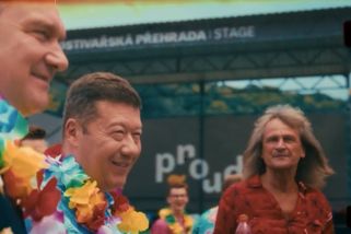 Okamura stahuje nový volební reggae song. Pivovar nesouhlasí s použitím svého loga