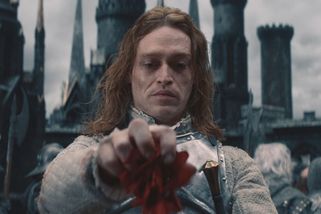 RECENZE: Dracula: Příběh lásky nabízí ohrané fráze, melodrama a erotiku plnou vzájemné chemie - Novinky