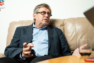 Úrad Decroix zveřejnil Uhlířův výkaz práce. „Odvádění pozornosti,“ reagoval - Seznam Zprávy