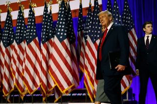 KOMENTÁŘ: Donald Trump vyhrál, obujte si gumáky aneb Když politici brečí sami nad sebou