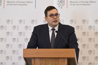 Lipavský: Demisi bych spojil s odchodem ze strany - Novinky