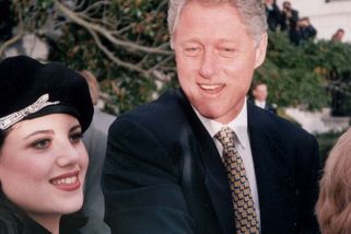 Nejslavnější stážistka všech dob 30 let od aféry s Clintonem: Podívejte, jak dnes vypadá Monica Lewinsky - Super.cz