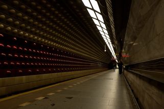 Pes v tunelu metra zastavil linku A. Je mrštný, odchyt nebude snadný, odhaduje policie - Novinky