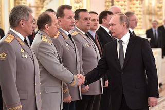 V Kremlu běží boj o moc, tvrdí sociolog Eidman. FS...