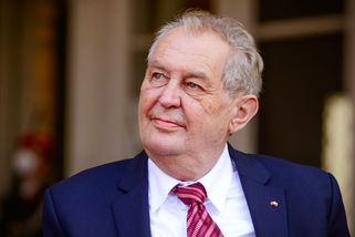 Exprezidenta Zemana propustili po operaci z nemocn...