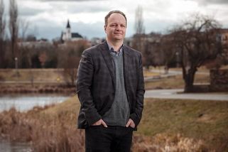 Rajchl je nejen Putinova služka, ale i lhář, řekl senátor Láska. Poslance vyzval, ať už podá žalobu