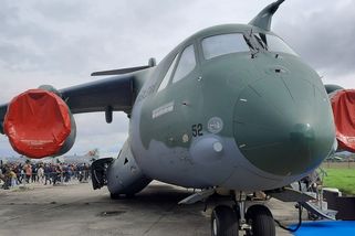 Obrana podepsala smlouvu na dva letouny C-390 za 11 miliard - Novinky