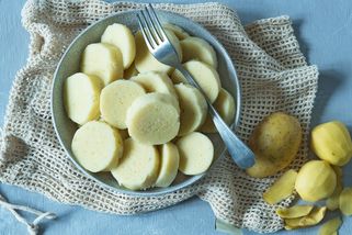 Dokonalý bramborový knedlík: Klasika, bez které by česká kuchyně snad ani neexistovala - Proženy.cz