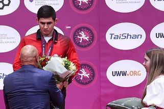 Skandál z ME: Putinův přítel napadl šampiona na stupních vítězů. Rusové nechápou