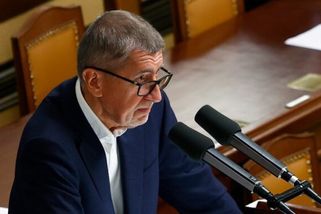 Babiš řádil ve Sněmovně jako černá ruka, urážel drsně Michálka, zasahovala Richterová. Občanům ČR to ale moc nepomůže