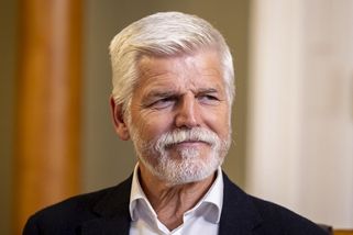 Rozkolísání celé vlády není žádoucí. Prezident se sejde se všemi předsedy pětikoalice - Novinky