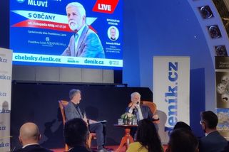 Sestavování vlády i výpravy na motorkách. Na diskusi s prezidentem bylo ve Františkových Lázních plno - Novinky