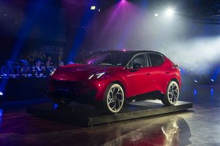 Hybrid s dojezdem 200 km, obří displeje a další vychytávky: Inovativní čínská automobilka vstupuje na český trh - Garáž.cz