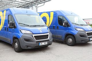 Chci na České poště vybrat 100 Kč kartou: "Tak to bude poplatek 70 Kč"