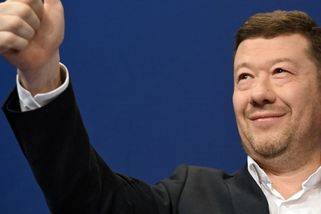 Okamura začal úřadovat: Nechal sundat ukrajinskou vlajku nad vchodem do Sněmovny