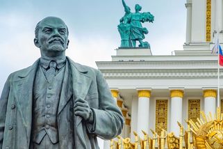 Komunismus zabil více lidí než nacismus. Proč je tedy stále legální? - Médium.cz