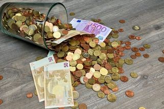 Hotovost končí a brzy ji budete moci maximálně věnovat do muzea - Médium.cz