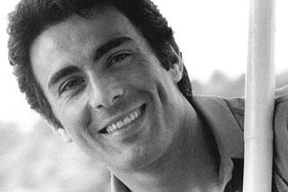 Legenda jménem Gojko Mitić: Jak z venkovského kluka vznikl nesmrtelný náčelník. A jak vypadá dnes? - Médium.cz