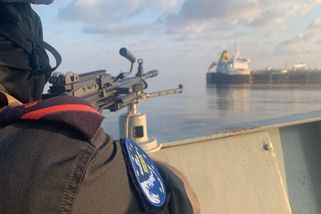 Španělská loď zahnala piráty, kteří obsadili tanker u břehů Somálska. Posádka se před útočníky zamkla - Novinky