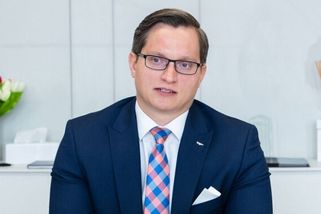 Poradce premiéra Petra Fialy narazil na dobu korektní. Ráj alkoholu skrytý v kolonce s názvem Volný čas