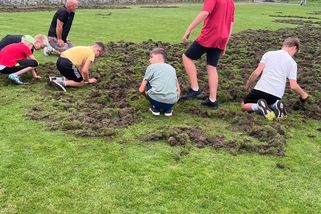 Divočáci v Jundrově kompletně rozryli fotbalové hřiště - Novinky