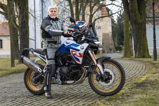 Petr Pavel má narozeniny. A je to autíčkářský prezident! Podívejte, čím vším jezdí - Garáž.cz